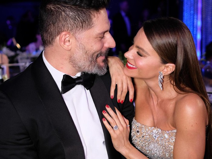 BEVERLY HILLS, CA - FEBRUARY 26:  Actor sSofia Vergara (L) and Joe Manganiello attend the 2017 Vanity Fair Oscar Party hosted by Graydon Carter at Wallis Annenberg Center for the Performing Arts on February 26, 2017 in Beverly Hills, California.  (Photo by Pascal Le Segretain/Getty Images)
