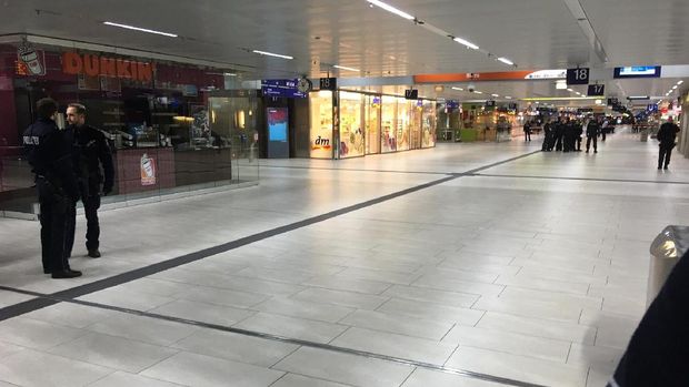 Suasana di stasiun kereta Dusseldorf yang menjadi lokasi serangan