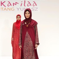 Koleksi Kamilaa by Itang Yunasz yang mengangkat tema Belanga Wastra di Pusat Grosir Blok B Tanah Abang. Jakarta. [Foto: Mohammad Abduh/Wolipop]