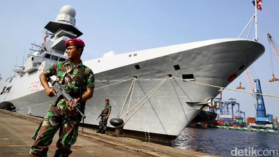 Kapal Perang Italia Merapat di Tanjung Priok