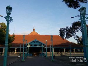 Sapi Kurban Jokowi di Solo Berulah, Tenda Penyembelihan Nyaris Roboh