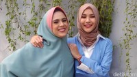 Zaskia bersama Nycta saat ditemui tim detikHOT pada sore hari sebelum pelaporan itu.