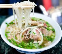 Cuaca Dingin, Hangatkan Tubuh dengan 4 Sup Populer Asia Ini