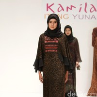 Koleksi Kamilaa by Itang Yunasz yang mengangkat tema Belanga Wastra di Pusat Grosir Blok B Tanah Abang. Jakarta. [Foto: Mohammad Abduh/Wolipop]