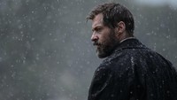 Bagaimana aktor berusia 48 tahun itu menggambarkan luka dan kepedihan hatinya melalui sorot matanya. (Dok. Ben Rothstein/20th Century Fox)