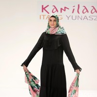 Koleksi Kamilaa by Itang Yunasz yang mengangkat tema Belanga Wastra di Pusat Grosir Blok B Tanah Abang. Jakarta. [Foto: Mohammad Abduh/Wolipop]