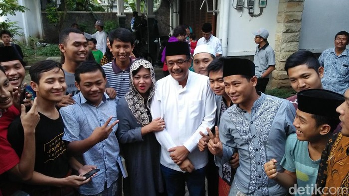 Djarot Serahkan Masalah Kabel di Gorong-gorong ke Polisi