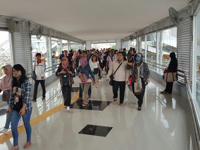 JPO Stasiun Tanah Abang Mulai Diuji Coba Hari Ini