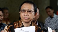 Dalam surat dakwaan, Marzuki berada di urutan ke-28 yang disebut sebagai penerima aliran uang korupsi proyek e-KTP. Marzuki mengaku sama sekali tidak mengenal Andi Narogong yang intens berperan mengawal proses anggaran dan pelaksanaan lelang e-KTP.