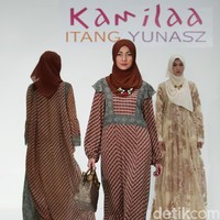 Koleksi Kamilaa by Itang Yunasz yang mengangkat tema Belanga Wastra di Pusat Grosir Blok B Tanah Abang. Jakarta. [Foto: Mohammad Abduh/Wolipop]