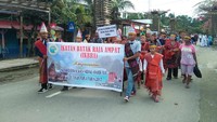 Karnaval ini menghadirkan berbagai suku dari Indonesia lewat paguyuban di Raja Ampat. Kalau yang ini dari Paguyuban Batak (Bonauli/detikTravel)