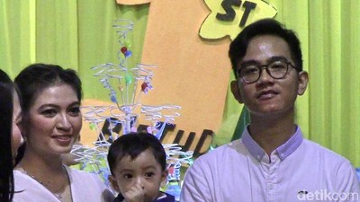 Intip Koleksi Blangkon & Selop Imut Cucu Jokowi untuk Pernikahan Kahiyang