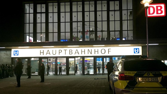 Pria Berkapak Menyerang Stasiun Dusseldorf Jerman, 7 Orang Luka