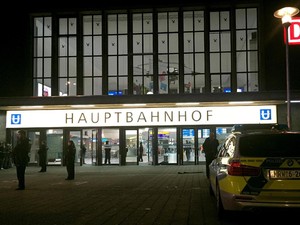 Pria Berkapak Menyerang Stasiun Dusseldorf Jerman, 7 Orang Luka