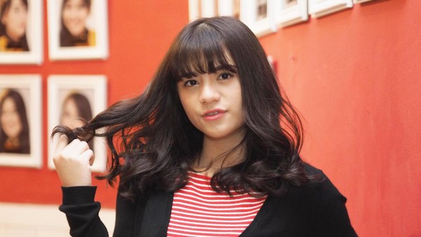 Vanka JKT48: Aku Suka Fashion yang Aneh dan Nyentrik Vanka JKT48: Aku Suka Fashion yang Aneh dan Nyentrik
