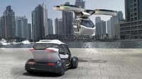 Italdesign menunjukkan kebolehan mobil terbangnya dalam bentuk konsep di pameran otomotif Jenewa tahun 2017. Untuk perjalanan jarak dekat, pod (ruang untuk pengguna) akan ditempatkan pada sebuah sasis otonom yang mampu menjangkau jarak hingga 130 kilometer. Sementara untuk jarak yang lebih jauh, sebuah drone akan siap mengangkat pod tersebut dan membawanya ke tempat tujuan. Foto: Airbus & Italdesign