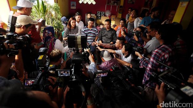 Ellyas Pical mendapatkan kunjungan dari Mepora Imam Nahrawi dan Olga Lidya