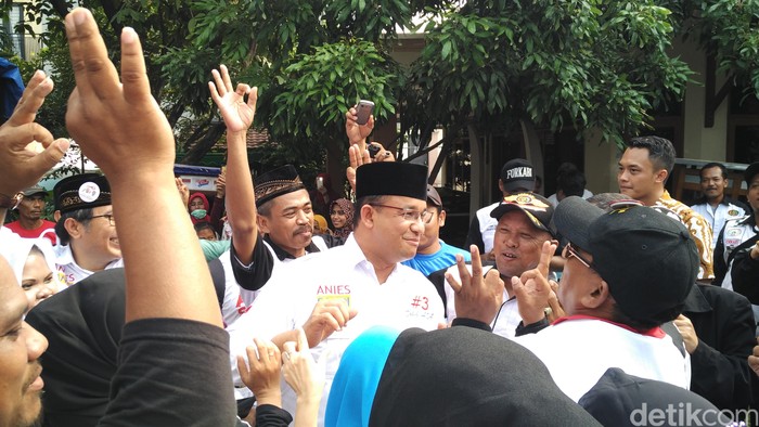 Saat Anies Mengangkat Tangan dan Berjoget Lagu Terajana