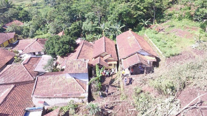 Jumlah Pengungsi Longsor di Cililin Bertambah Jadi 151 KK