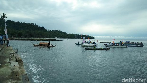 Obor Abadi Buka Tradisi Sidang Sinode Xvii Di Raja Ampat