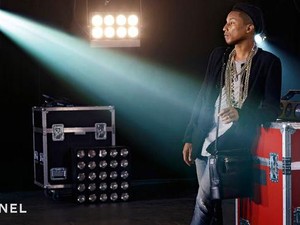 Pharrell Williams Jadi Pria Pertama Untuk Model Tas Chanel