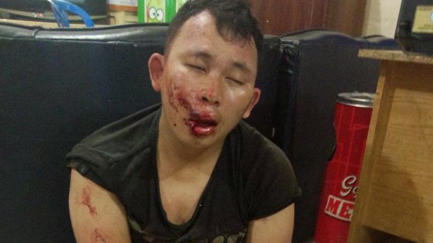 Dian Satria dihajar pengunjung mal dan diamankan polisi.