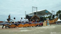 Yang jadi pertunjukan utama adalah teatrikal pengabaran injil pertama kali ke Papua. Semua properti disiapkan dengan sangat bagus (Bonauli/detikTravel)