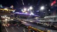 Proyek simpang susun semanggi ramp 1 ini merupakan bentang terpanjang yang pernah ada dengan sistem pemasangan box girder seperti ini.