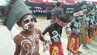 Anak-anak sekolah mulai dari SD sampai SMA turut berpartisipasi dalam acara ini (Bonauli/detikTravel)