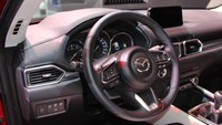 Mengusung teknologi SKYACTIV, SUV ini dipercaya memberikan sensasi berkendara antara si pengendara dan penumpang. Foto: Dina Rayanti