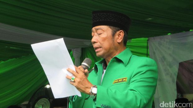 Lulung bacakan deklarasi dukungan ke Anies-Sandi / 