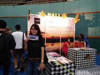 Ingin Nonton Konser, Wanita Cantik Ini Berburu Tiket ke 