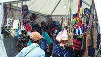 Ramainya warga yang mengunjungi bazar di Pantai WTC Raja Ampat (Bonauli/detikTravel)