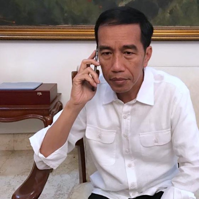 Jokowi telepon Raja Salman saat Raja Arab Saudi itu meninggalkan Bali. Jokowi mengucapkan selamat jalan dan terima kasih.