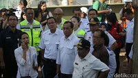 Stasiun Dukuh Atas akan berfungsi sebagai area interchange yang menguhubungkan masyarakat dengan Stasiun Sudirman Baru (stasiun kereta Bandara Soekarno-Hatta), Stasiun Sudirman (commuterline Jabodetabek), bus Transjakarta, dan stasiun Light Rail Transit atau LRT. 