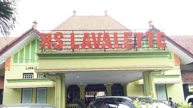 RS Lavayette tempat KH Hasyim Muzadi dirawat / 