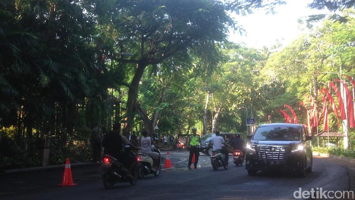 Rombongan Raja Salman Tinggalkan Hotel St Regis Menuju Bandara