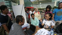 Masyarakat memastikan namanya masuk dalam DPT. 