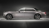 Rolls Royce menambahkan kesan mewah pada mobilnya dengan menyematkan serbuk berlian di dalam campuran cat mobilnya. Foto: Rolls-Royce