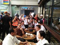 Menhub dan Rini Soemarno Blusukan Cek Progres Kereta Bandara