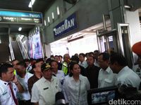 Menhub dan Rini Soemarno Blusukan Cek Progres Kereta Bandara