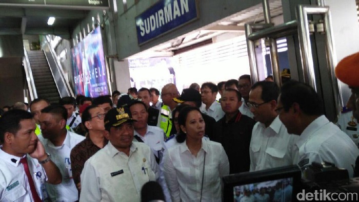 Menhub dan Rini Soemarno Blusukan Cek Progres Kereta Bandara