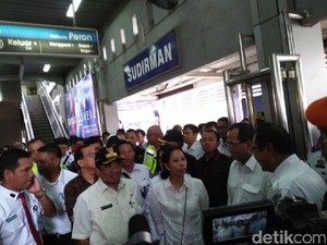 Menhub dan Rini Soemarno Blusukan Cek Progres Kereta Bandara