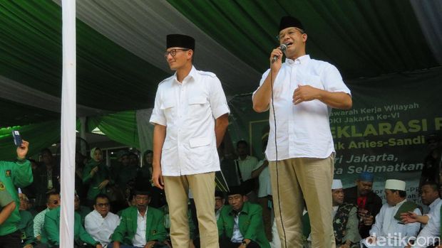 Anies dan Sandi di acara deklarasi PPP DKI / 