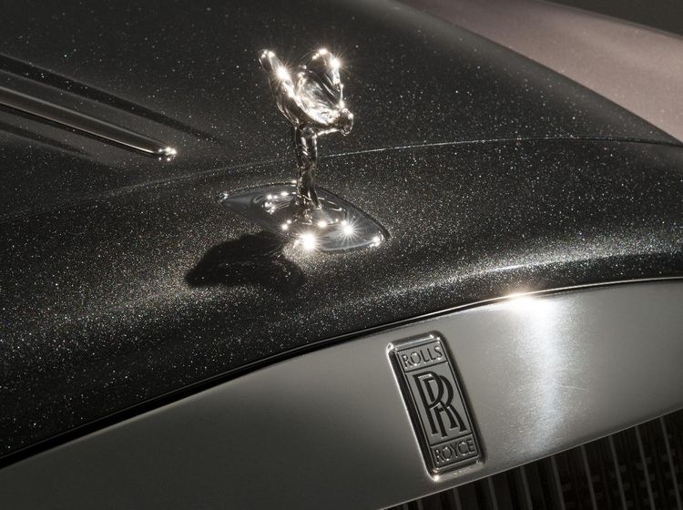 Taburan Berlian Pada Mobil Rolls-Royce