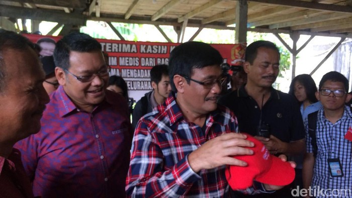 Hadiri Pengobatan Gratis di Jaksel, Djarot Sempatkan Cek Tensi