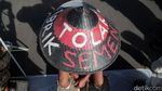 Petani Kendeng Lakukan Aksi Semen Kaki