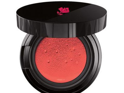 5 Cream Blush On untuk Tampilan Wajah 5 Tahun Lebih Muda