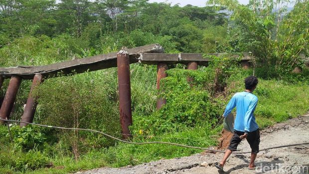 PT KA Daop II Perbaiki Rek Kereta Ciganea-Sukatani yang Ambles