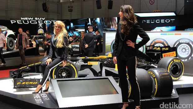 Lenggak-Lenggok Gadis Cantik Jenewa